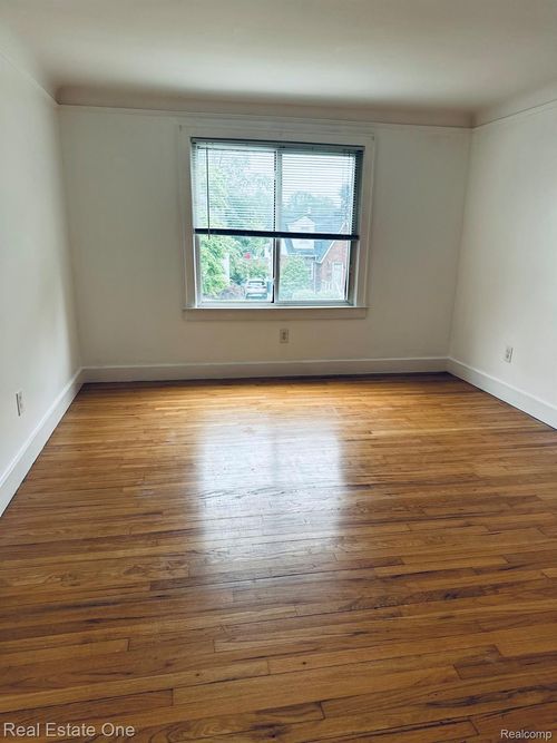 122 Houstonia Ave, Royal Oak, MI, 48073-4113 | Card Image