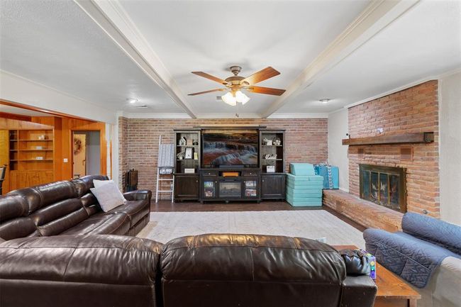 617 Melody Ln, House other with 3 bedrooms, 3 bathrooms and 2 parking in Eagle Lake TX | Image 17