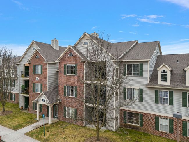12303 Pinehurst Ln, Condo with 2 bedrooms, 2 bathrooms and null parking in Grand Blanc MI | Image 4