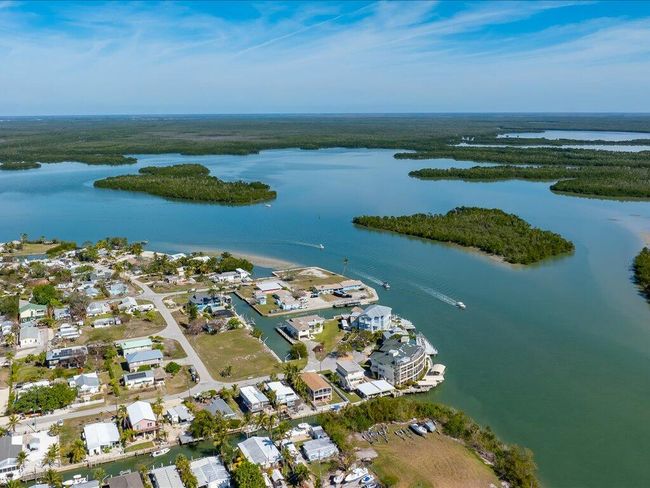 108 East Ct, Home with 0 bedrooms, 0 bathrooms and null parking in GOODLAND FL | Image 7