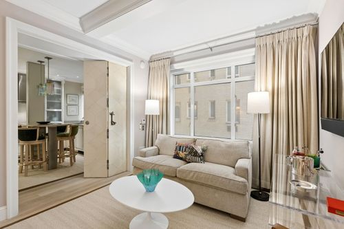 3j-930 5th Ave, New York, NY, 10021-2680 | Card Image