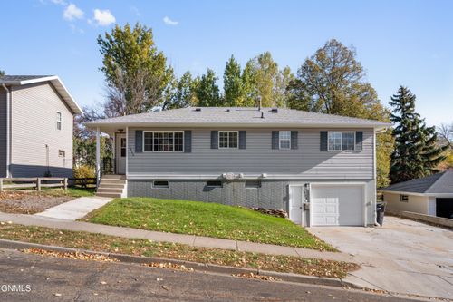 2926 E Avenue C, Bismarck, ND, 58501-3253 | Card Image