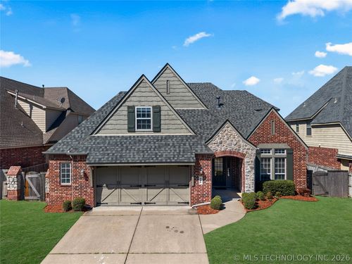 808 S Butternut Ave, Broken Arrow, OK, 74012-8839 | Card Image