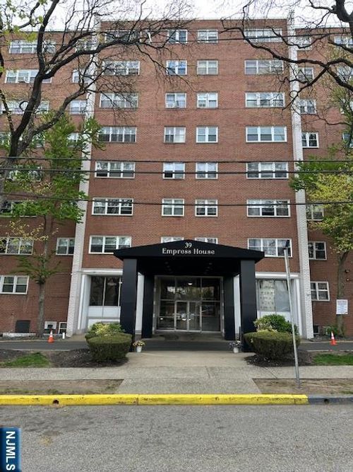 39 E 39th, Paterson, NJ, 07514 | Card Image