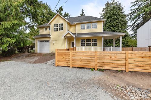 11300 Goodwin Way Ne, Seattle, WA, 98125 | Card Image