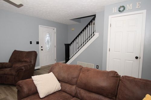 128 Thomas Ln, Georgetown, KY, 40324-8612 | Card Image