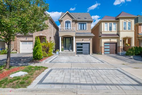 399 Lady Nadia Dr, Maple, ON, L6A4E8 | Card Image
