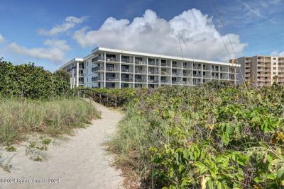 212 - 7400 Ridgewood Avenue, Condo with 1 bedrooms, 2 bathrooms and null parking in Cape Canaveral FL | Image 1