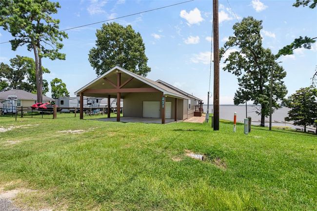 271 Key Largo Loop, House other with 3 bedrooms, 2 bathrooms and 3 parking in Pointblank TX | Image 5