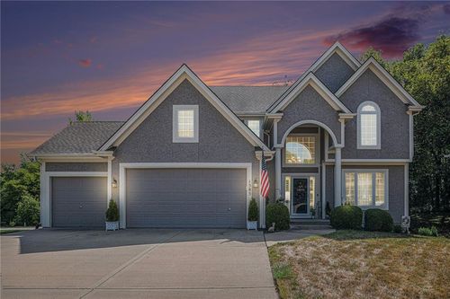 1585 Sugar Maple Ln, Liberty, MO, 64068-3552 | Card Image