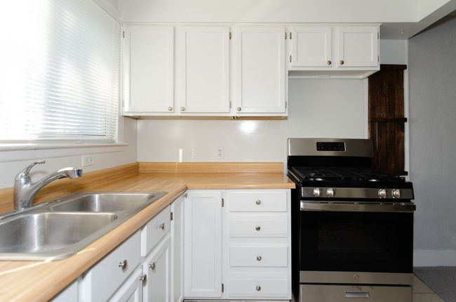 44 W End - Kitchen | Image 14