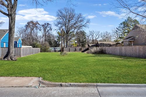 4247 Riverside Dr, Tulsa, OK, 74105-3829 | Card Image