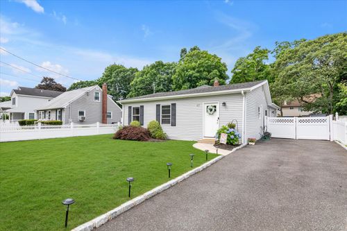 47 Lebkamp Ave, Huntington, NY, 11743-5509 | Card Image