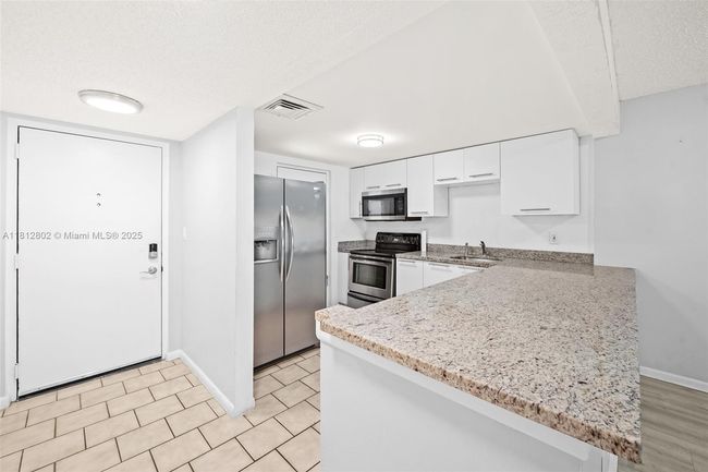 APT-210 - 2302 S Cypress Bend Dr, Condo with 2 bedrooms, 2 bathrooms and null parking in Pompano Beach FL | Image 8