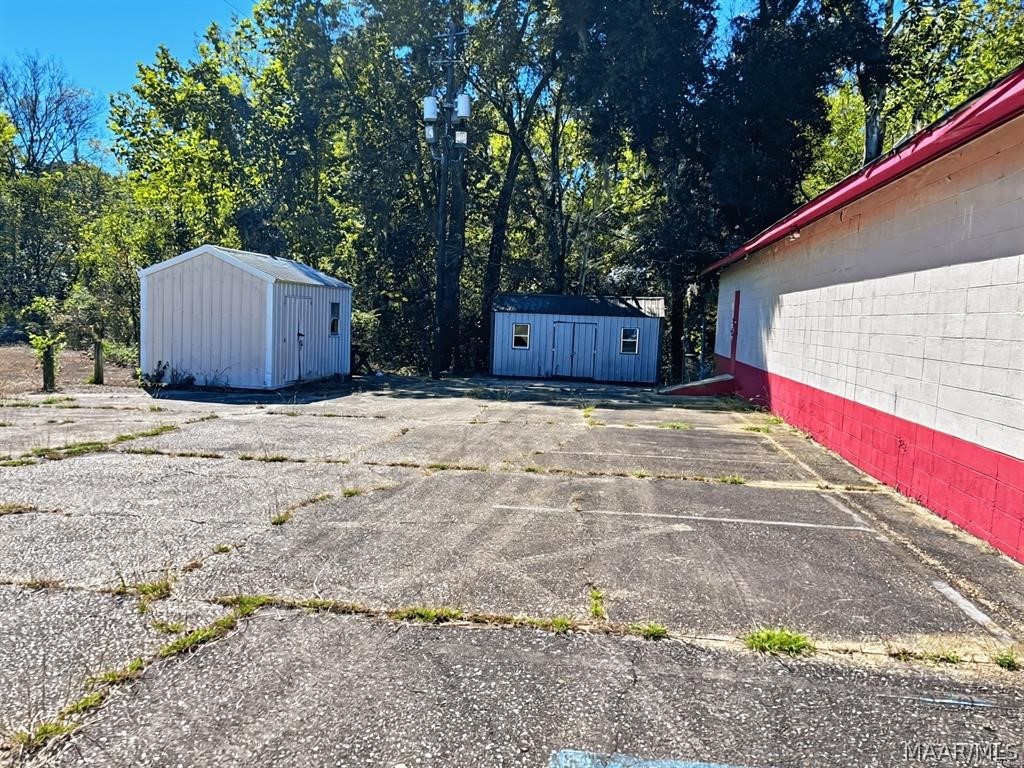 Commercial Sale in Selma 2