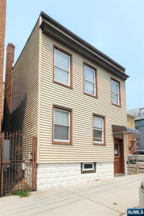 122 Cross St, Harrison, NJ, 07029-2605 | Card Image