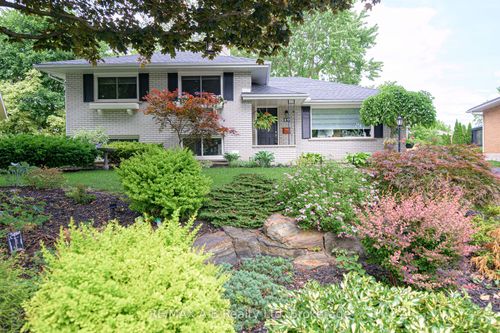 19 Linton Pl, Kitchener, ON, N2B2K1 | Card Image