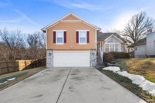 5329 Ne Scenic Drive, Lee's Summit, MO, 64064 | Card Image