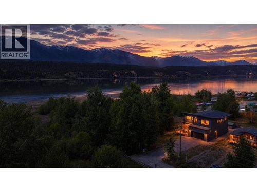 4615 Rowan St, Windermere, BC, V0B2L2 | Card Image