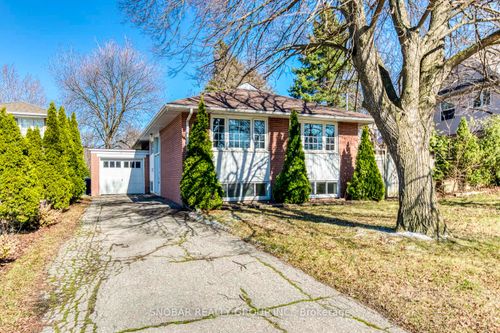 7 Golfwood Hts, Etobicoke, ON, M9P3L8 | Card Image