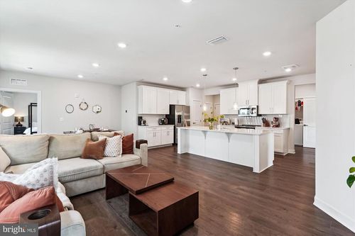 3l-12865 Mosaic Park Way, HERNDON, VA, 20171 | Card Image
