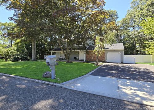 26 Royal Way, Shoreham, NY, 11786-1944 | Card Image