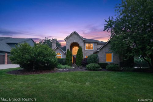 1822 Lexington Dr, Troy, MI, 48084-5713 | Card Image