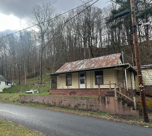 656 Spruce St, Marion, VA, 24354-3726 | Card Image