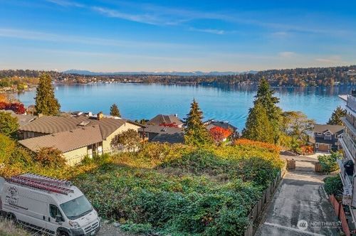 15531 Lake Shore Blvd Ne, Lake Forest Park, WA, 98155-6700 | Card Image