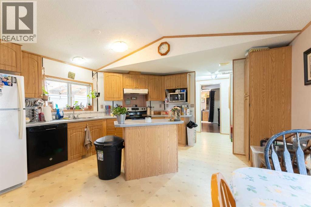 Residential in Coalhurst 5