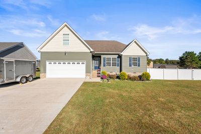 228 Williamsburg Circle, House other with 3 bedrooms, 2 bathrooms and 2 parking in Tullahoma TN | Image 1