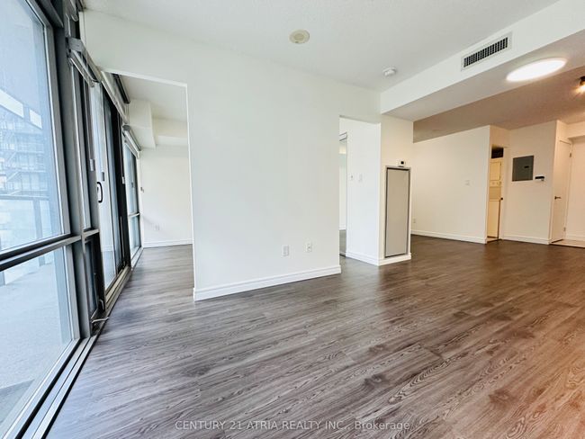 710 - 37 Grosvenor St, Condo with 2 bedrooms, 1 bathrooms and null parking in Toronto ON | Image 9