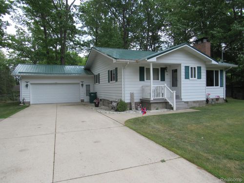 110 Chippewa Trl, Prudenville, MI, 48651-9733 | Card Image