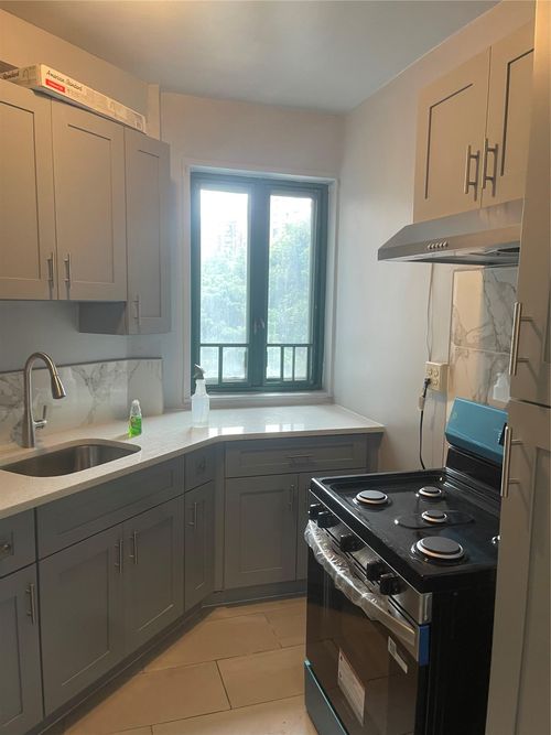 4h-5 Metropolitan Oval, New York, NY, 10462 | Card Image