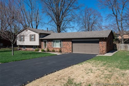 2103 Saint Andrews Rd, Jeffersonville, IN, 47130-6754 | Card Image