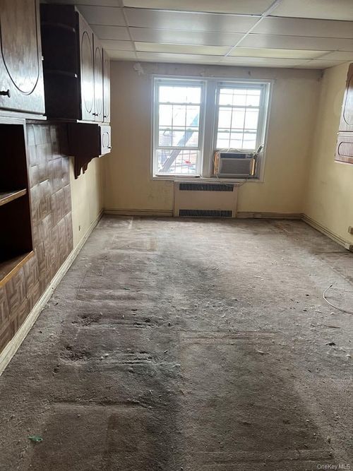 apt-2h-15 Gaynor Ave, Manhasset, NY, 11030-1952 | Card Image