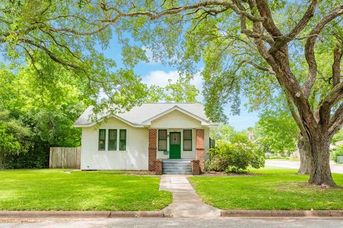 202 10th Ave N, Texas City, TX, 77590-6323 | Card Image