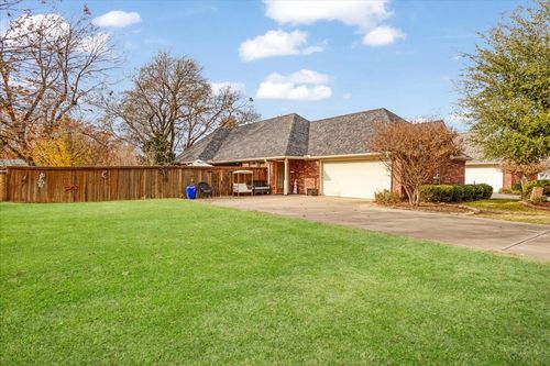 2700 Rex Cruse Dr, Sherman, TX, 75092-2404 | Card Image