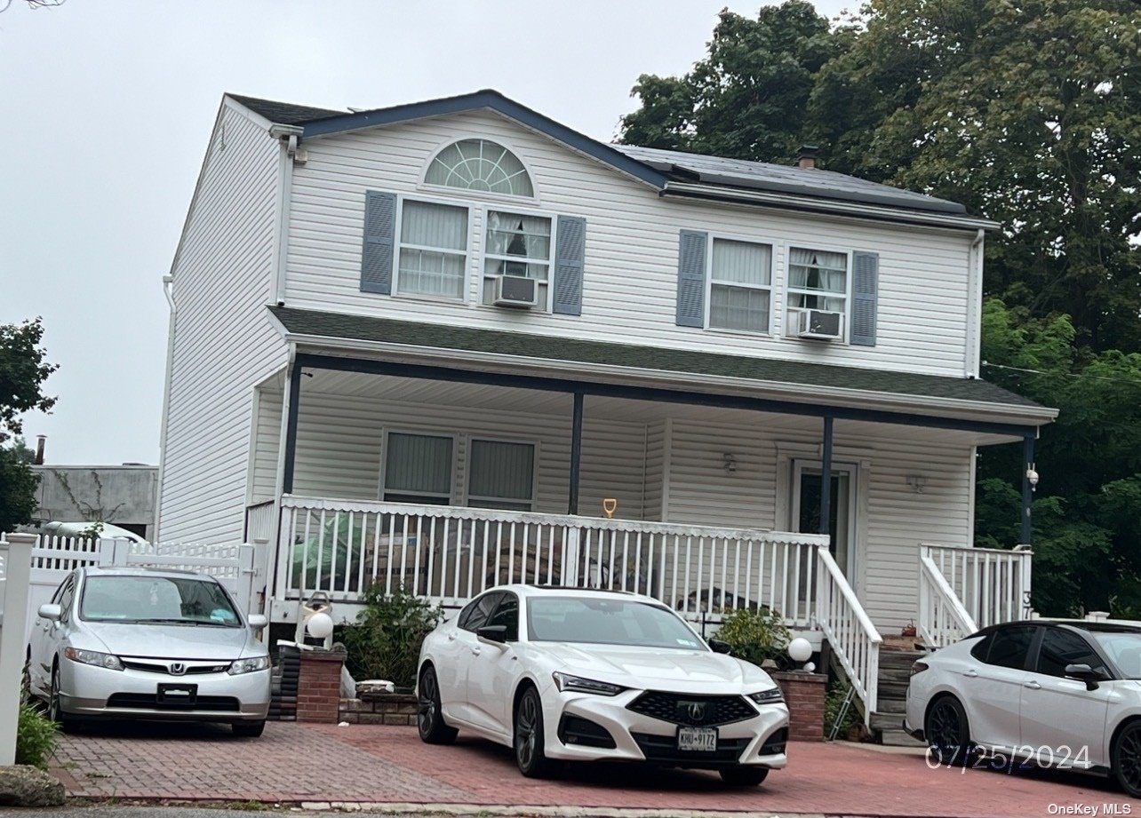 Bethpage Rd, Copiague, NY 11726