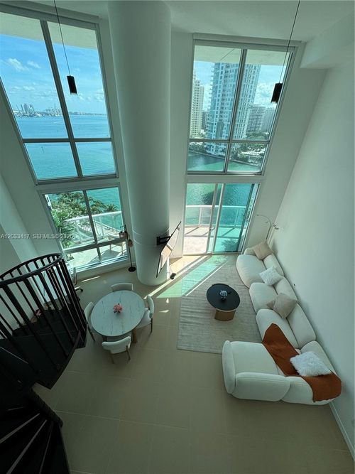 l1218-300 S Biscayne Blvd, Miami, FL, 33131-5312 | Card Image