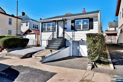 39 Grant Pl, Irvington, NJ, 07111-1404 | Card Image