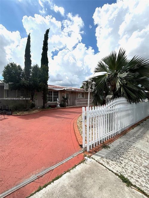 1214 W 80th St, Hialeah, FL, 33014-3450 | Card Image