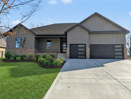 11 Latshaw Dr, Bella Vista, AR, 72714-6309 | Card Image