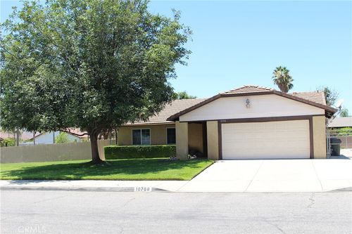 10768 William Ave, Bloomington, CA, 92316-2656 | Card Image