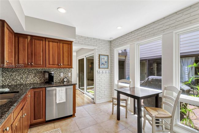 APT-391 - 15 Calibogue Cay Rd, Condo with 2 bedrooms, 2 bathrooms and null parking in Hilton Head Island SC | Image 17