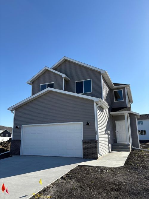 833 60th Ave W, West Fargo, ND, 58078-2870 | Card Image