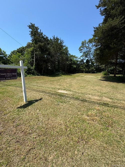 58 N Paquatuck Ave, East Moriches, NY, 11940-1208 | Card Image