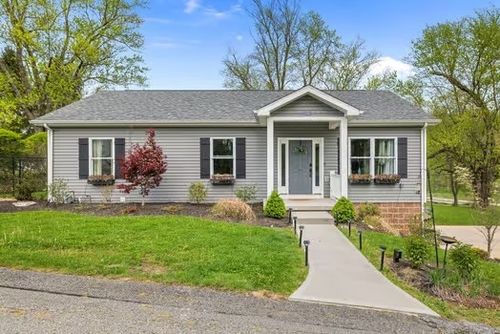 129 Brawdy St, Venetia, PA, 15367-1417 | Card Image