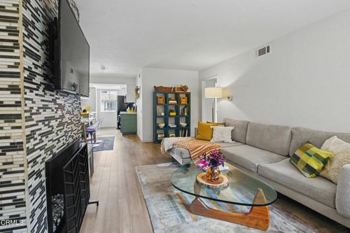 102-10960 Bluffside Dr, Studio City, CA, 91604-3355 | Card Image