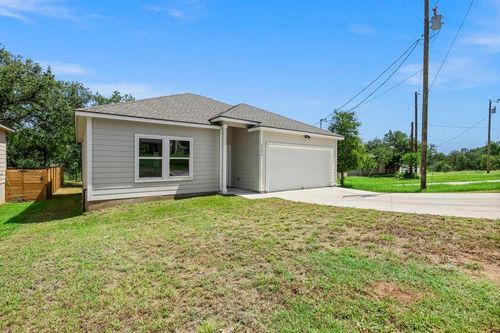 2200 Mc Arthur Ave, Kingsland, TX, 78639-2121 | Card Image
